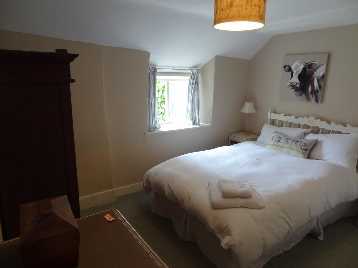 Huxham Farmhouse East Pennard Exterior photo