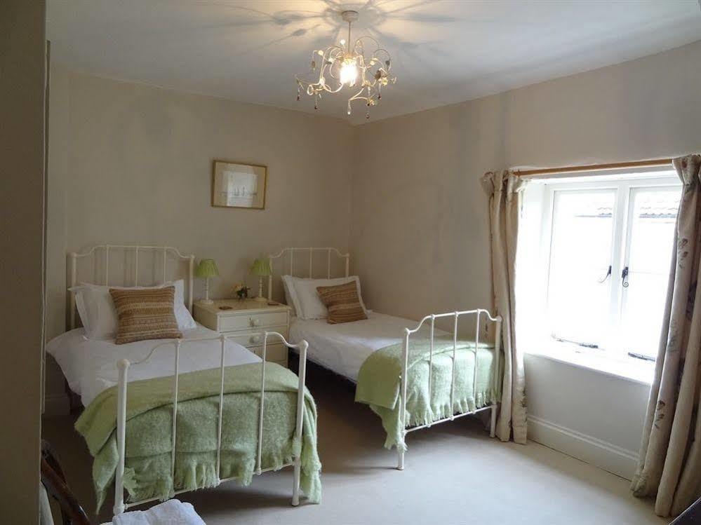 Huxham Farmhouse East Pennard Exterior photo